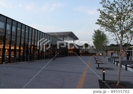 首都高速川口線：夕暮れの川口ハイウェイオアシス／川口PAにて 89555702