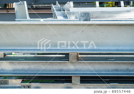 積まれた建築資材 積まれた建築資材 89557446