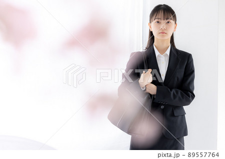 就活　女性のポートレート 89557764