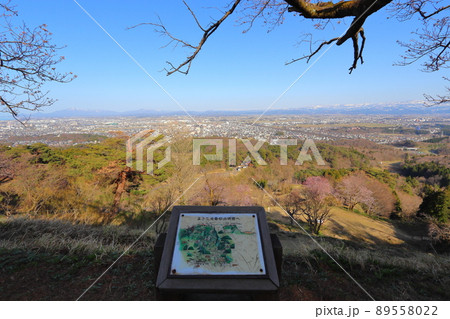 春日山城址 本丸跡からの景色(春日山駅方面) 春日山城址 本丸跡からの景色(春日山駅方面) 89558022