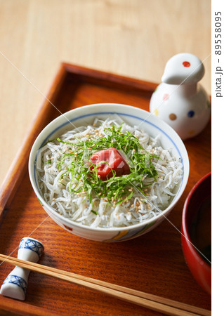 しらす丼　梅干し乗せ 89558095
