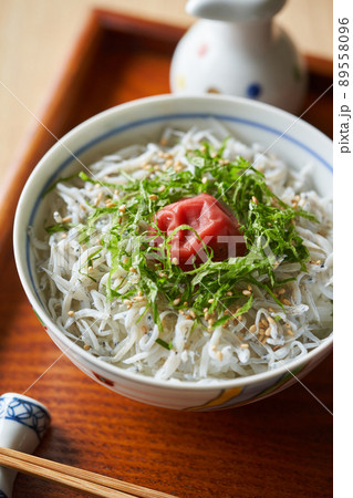 しらす丼　梅干し乗せ 89558096