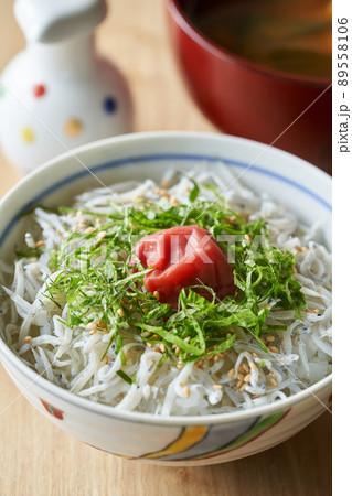 しらす丼　梅干し乗せ 89558106