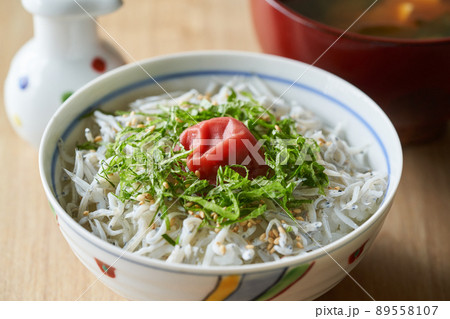 しらす丼　梅干し乗せ 89558107