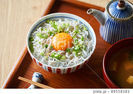 しらす丼　卵のせ 89558383