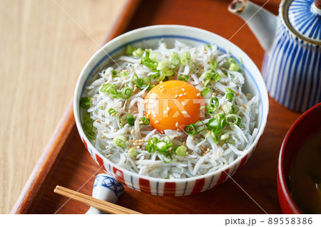 しらす丼　卵のせ 89558386