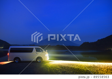 富士山　精進湖湖畔　他手合浜　バンライフ　 89558563