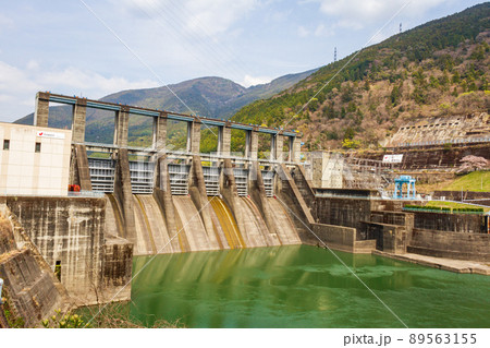 静岡県浜松市天竜区龍山町　秋葉ダムとダム周辺の風景 89563155