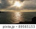 海に沈む夕日 89565153