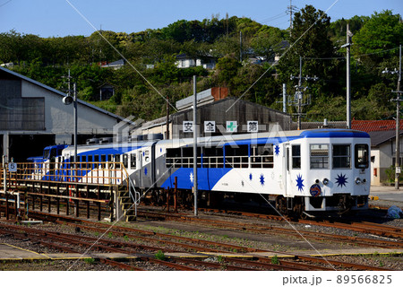 車庫に佇む奥出雲おろち号(ビビッド調) 車庫に佇む奥出雲おろち号(ビビッド調) 89566825