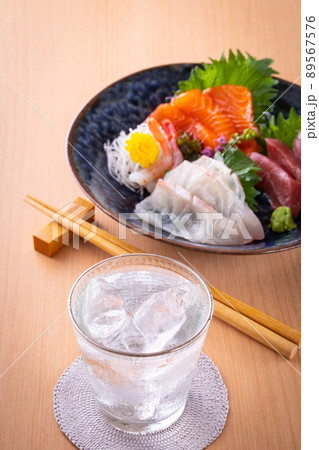 焼酎と刺身の盛合せ 焼酎と刺身の盛合せ 89567576