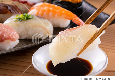 お寿司~鯛の握り 89568161