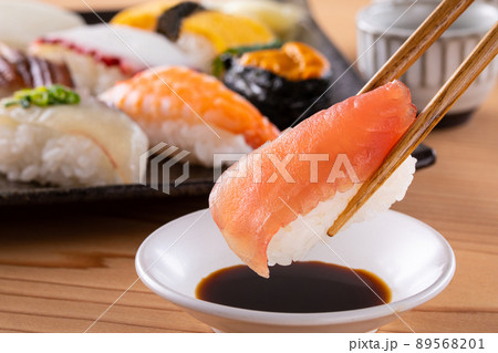 お寿司~鮪の赤身 89568201