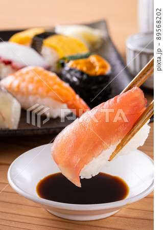 お寿司~鮪の赤身 89568202