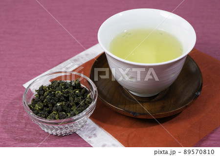 台湾の高級茶　金萱茶（きんせんちゃ）：甘いミルクティーのような香りがある。 89570810