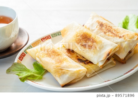 キャベツとちくわとチーズの春巻 89571896