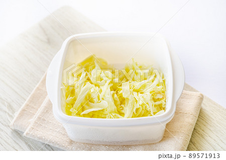 レンチンでしんなりしたキャベツ レンチンでしんなりしたキャベツ 89571913