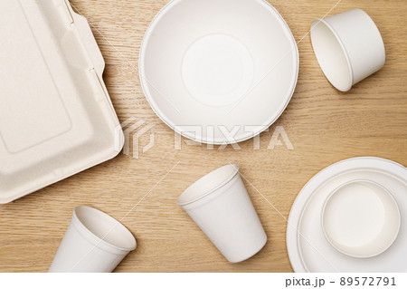 Eco friendly concept, Food container set and paper cup of biodegradable on wooden background Eco friendly concept, Food container set and paper cup of biodegradable on wooden background 89572791