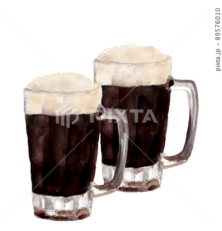 二杯の冷えた黒ビールジョッキ【手描き水彩画】コピースペースあり 白バック PNG 89576010