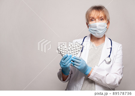 Female doctor showing pills. Medicine and health care concept. Female doctor showing pills. Medicine and health care concept. 89578736