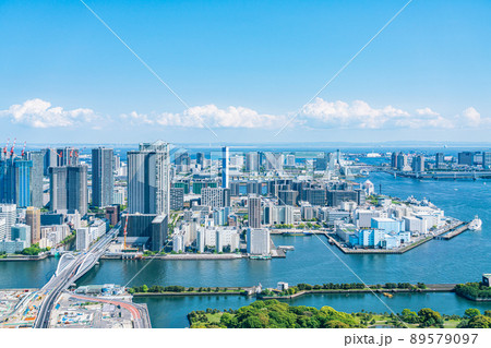 【東京都】爽やかな青空とウォーターフロント 89579097