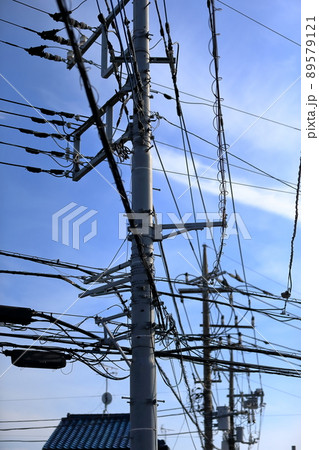 電線と電信柱 電線と電信柱 89579121