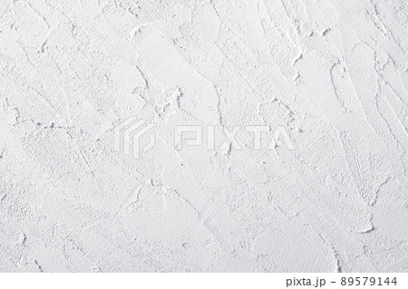 漆喰で塗られた白壁 漆喰で塗られた白壁 89579144