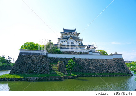 【続日本100名城】岸和田城 復興天守と本丸石垣と内堀の初夏の風景4 大阪府岸和田市 【続日本100名城】岸和田城 復興天守と本丸石垣と内堀の初夏の風景4 大阪府岸和田市 89579245