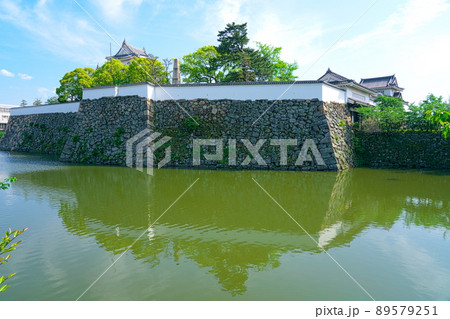 【続日本100名城】岸和田城 本丸石垣と内堀の初夏の風景1 大阪府岸和田市 【続日本100名城】岸和田城 本丸石垣と内堀の初夏の風景1 大阪府岸和田市 89579251