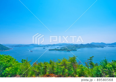 筆影山から見た瀬戸内海の多島美の初夏の風景2　広島県三原市 89580568
