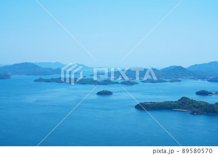 筆影山から見た瀬戸内海の多島美の初夏の風景3 広島県三原市 筆影山から見た瀬戸内海の多島美の初夏の風景3 広島県三原市 89580570