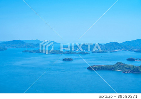筆影山から見た瀬戸内海の多島美の初夏の風景4　広島県三原市 89580571