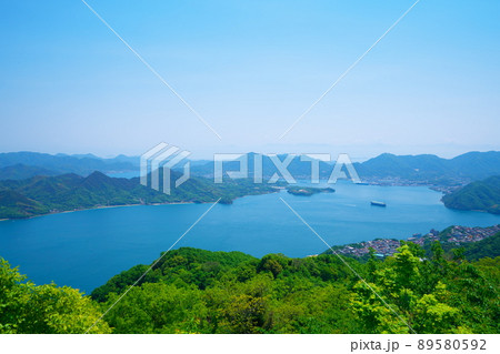 筆影山から見た瀬戸内海の多島美の初夏の風景11　広島県三原市 89580592