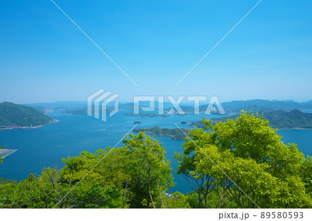 竜王山から見た瀬戸内海の多島美の初夏の風景1　広島県三原市 89580593