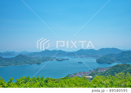 竜王山から見た瀬戸内海の多島美の初夏の風景3 広島県三原市 竜王山から見た瀬戸内海の多島美の初夏の風景3 広島県三原市 89580595