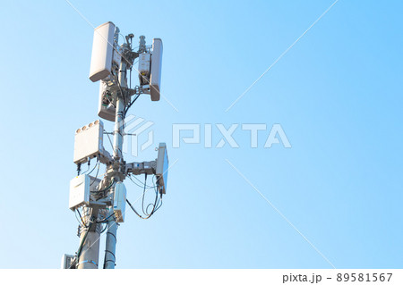 5Gなどの携帯電話基地局のアンテナ 89581567