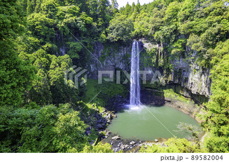 落差50メートルの名瀑布　五老ヶ滝　（熊本県上益城郡山都町） 89582004