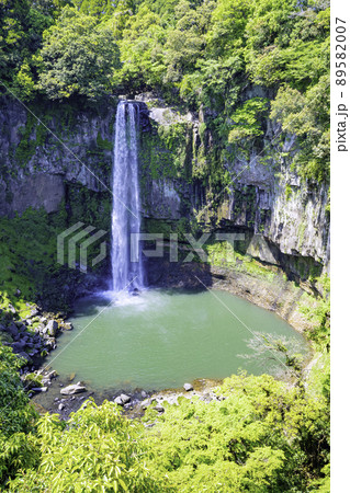 落差50メートルの名瀑布　五老ヶ滝　（熊本県上益城郡山都町） 89582007