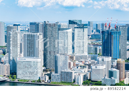 都心の高層ビル街 89582214