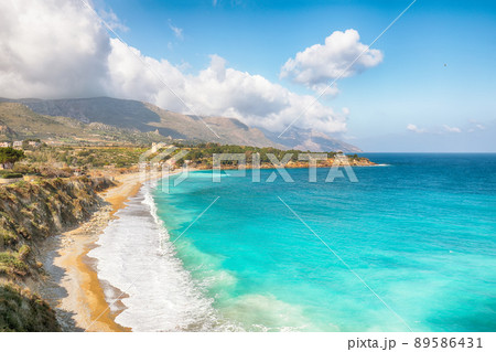 Amazing seascape of Guidaloca Beach near Castellammare del Golfo. 89586431