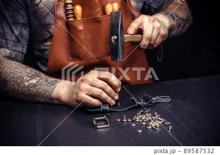 Artisan of leather produces leather goods 89587532