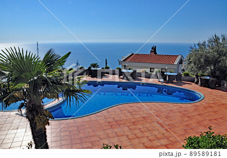 モンテネグロ　アドリア海　リアス式海岸　リゾート　ステファン島 89589181