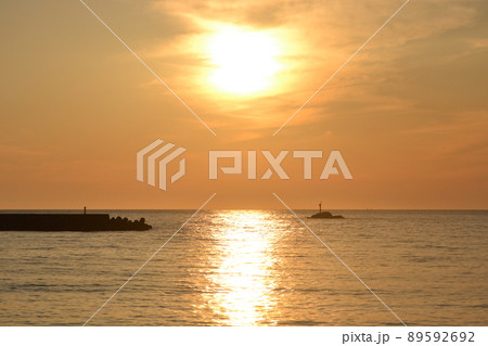 日本海の夕日 89592692