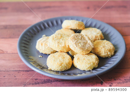 お皿の上のポルボローネ 89594300