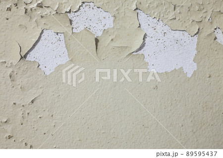 Old paint peeling off the walls 89595437