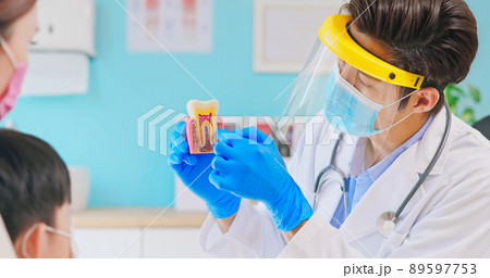 dentist teach boy about tooth dentist teach boy about tooth 89597753