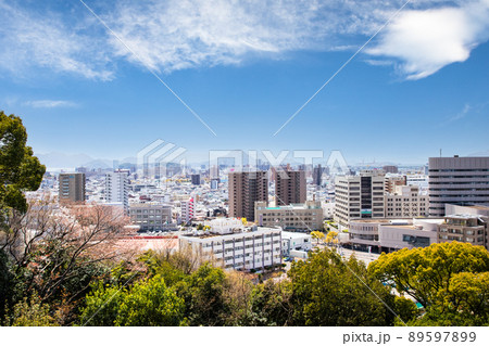 比治山公園展望台から広島市の南区方面の展望です。遠方中央は似島の山影です。広島県 比治山公園展望台から広島市の南区方面の展望です。遠方中央は似島の山影です。広島県 89597899