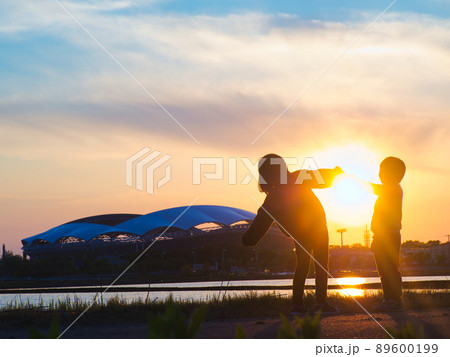 新潟市デンカビッグスワンスタジアムと夕焼け 新潟市デンカビッグスワンスタジアムと夕焼け 89600199