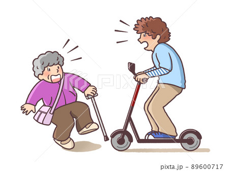 電動キックボードで走行中におばあさんと衝突しそうになって焦る若い男性 電動キックボードで走行中におばあさんと衝突しそうになって焦る若い男性 89600717