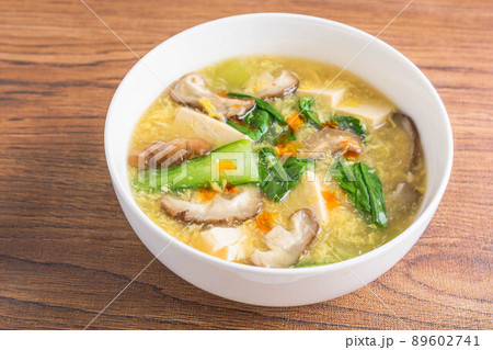 チンゲン菜と豆腐のかきたま汁 89602741